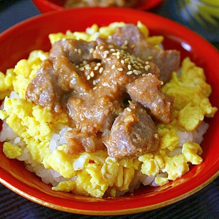 牛肉みそ漬けと炒り卵の丼